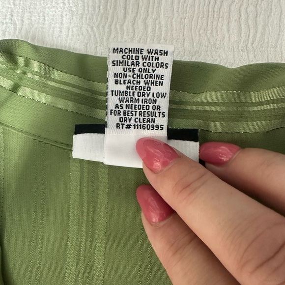 Studio 1940 beautiful green with gold metallic detail fitted sleeveless blouse​ - Picture 3 of 7